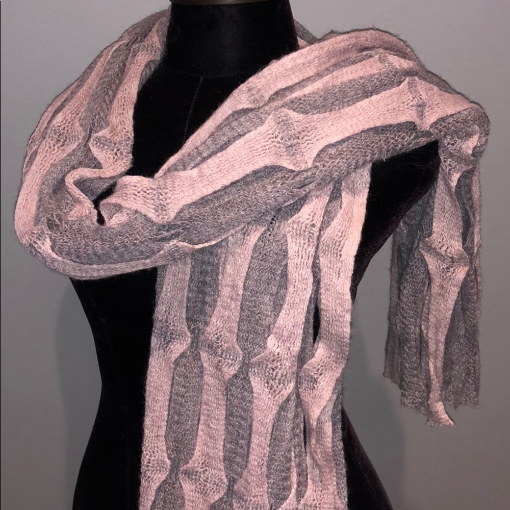 Scarfs - Picture 2 of 4
